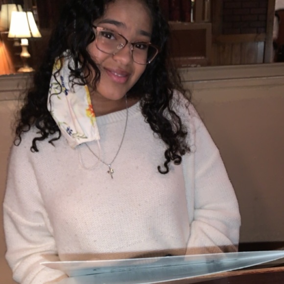 Meet your posher , Marci G 🦋 - Picture 4 of 5